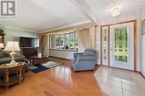 27 Peel Street E, Mapleton, ON - Indoor Photo Showing Living Room