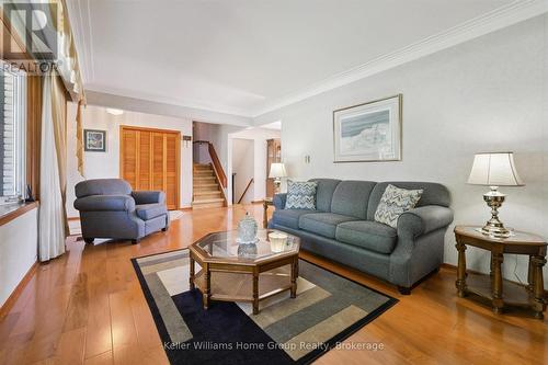 27 Peel Street E, Mapleton, ON - Indoor Photo Showing Living Room