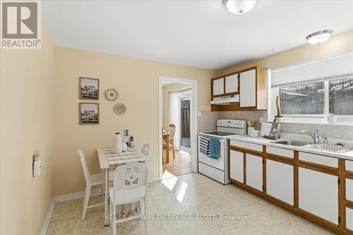 886 Antonio Street, Pickering (Bay Ridges), ON - Indoor Photo Showing Kitchen With Double Sink