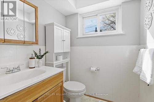 886 Antonio Street, Pickering (Bay Ridges), ON - Indoor Photo Showing Bathroom