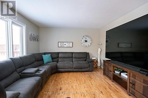 179 Nicholas Street, Quinte West (Murray Ward), ON - Indoor Photo Showing Living Room