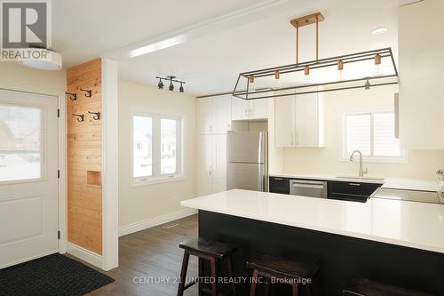 123 Towerhill Road, Peterborough (Northcrest Ward 5), ON - Indoor Photo Showing Kitchen