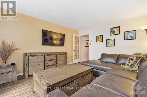 206 Guigues Avenue, Ottawa, ON - Indoor Photo Showing Living Room