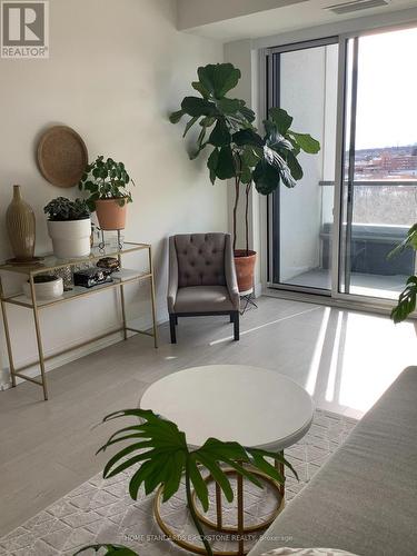 733 - 25 Adra Grado Way, Toronto, ON - Indoor Photo Showing Other Room