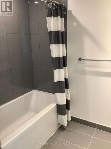 733 - 25 Adra Grado Way, Toronto, ON - Indoor Photo Showing Bathroom