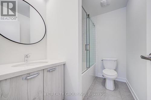 21 Mermot Lane, Richmond Hill, ON - Indoor Photo Showing Bathroom