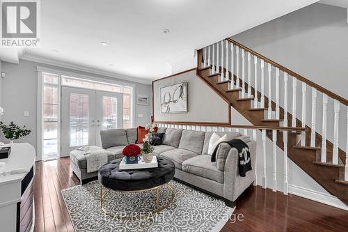 142 Hall Street, Richmond Hill, ON - Indoor Photo Showing Living Room