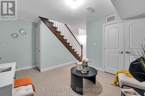 142 Hall Street, Richmond Hill, ON - Indoor Photo Showing Other Room