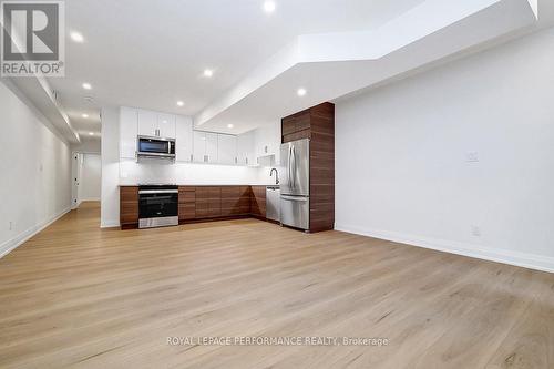 31 Commanda Way, Ottawa, ON - Indoor Photo Showing Kitchen