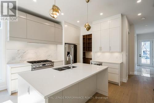 31 Commanda Way, Ottawa, ON - Indoor Photo Showing Kitchen With Double Sink With Upgraded Kitchen