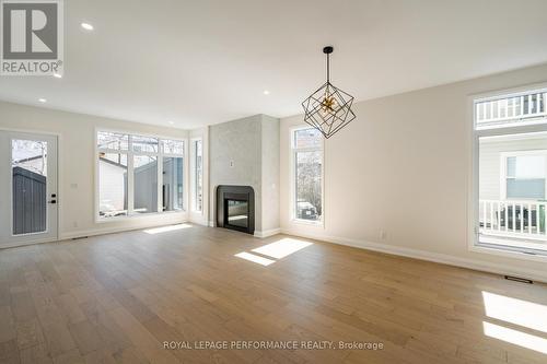 31 Commanda Way, Ottawa, ON - Indoor Photo Showing Living Room With Fireplace