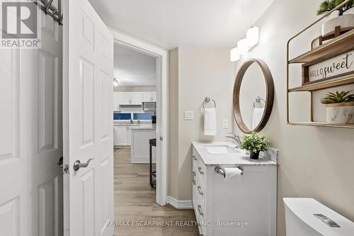 315 - 2040 Cleaver Avenue, Burlington, ON - Indoor Photo Showing Bathroom