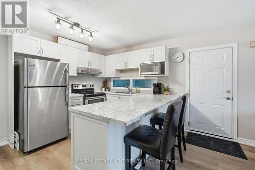 315 - 2040 Cleaver Avenue, Burlington, ON - Indoor Photo Showing Kitchen With Upgraded Kitchen