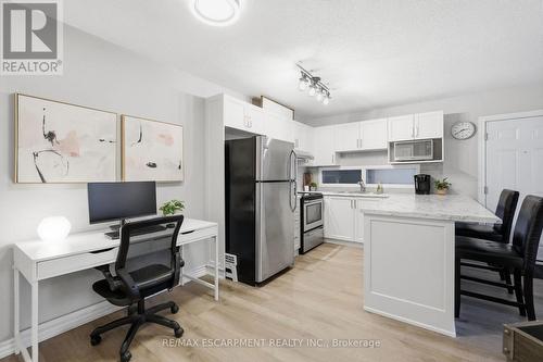 315 - 2040 Cleaver Avenue, Burlington, ON - Indoor Photo Showing Kitchen