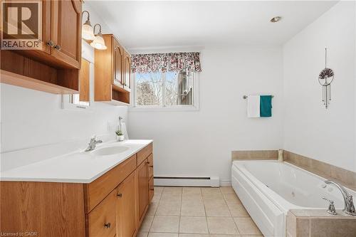 268 Canboro Road, Pelham, ON - Indoor Photo Showing Bathroom