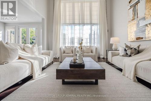 22 James Bowman Court, King, ON - Indoor Photo Showing Living Room