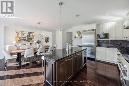 22 James Bowman Court, King, ON - Indoor Photo Showing Kitchen With Upgraded Kitchen
