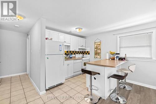 58 & 60 Queen Street S, Mississauga, ON - Indoor Photo Showing Kitchen