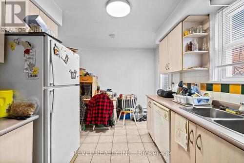 58 & 60 Queen Street S, Mississauga, ON - Indoor Photo Showing Kitchen With Double Sink