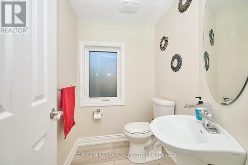4229 Niagara River Parkway, Fort Erie (Black Creek), ON - Indoor Photo Showing Bathroom