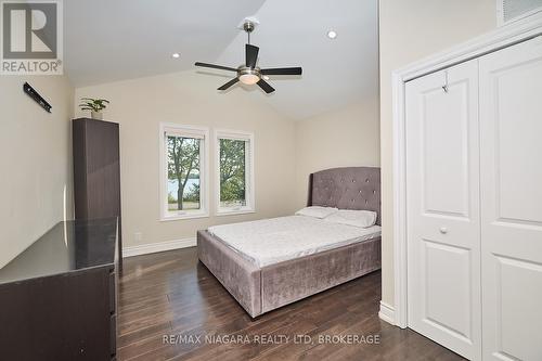 4229 Niagara River Parkway, Fort Erie (Black Creek), ON - Indoor Photo Showing Bedroom