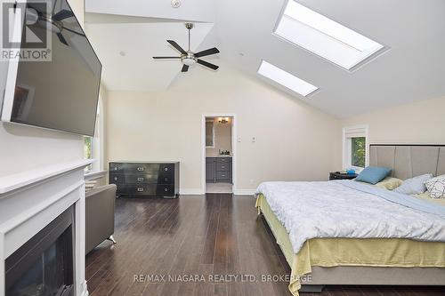 4229 Niagara River Parkway, Fort Erie (Black Creek), ON - Indoor Photo Showing Bedroom
