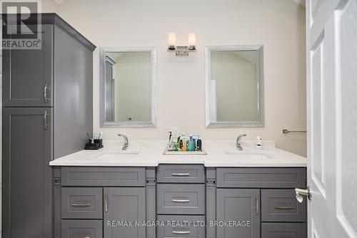 4229 Niagara River Parkway, Fort Erie (Black Creek), ON - Indoor Photo Showing Bathroom