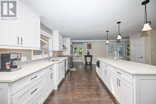 4229 Niagara River Parkway, Fort Erie (Black Creek), ON - Indoor Photo Showing Kitchen