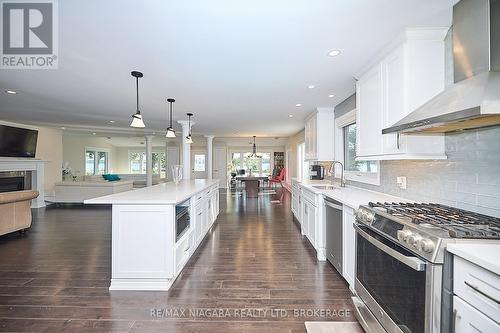 4229 Niagara River Parkway, Fort Erie (Black Creek), ON - Indoor Photo Showing Kitchen With Upgraded Kitchen