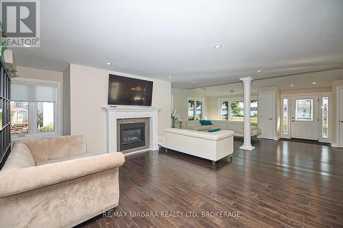 4229 Niagara River Parkway, Fort Erie (Black Creek), ON - Indoor Photo Showing Living Room With Fireplace