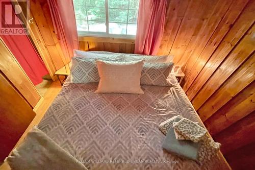 1118 Pine Lake Shores, Bracebridge, ON - Indoor Photo Showing Bedroom