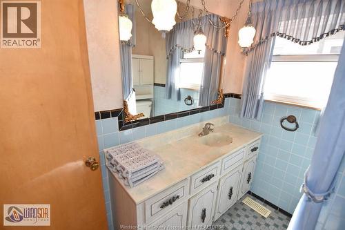 58 Texas Road, Amherstburg, ON - Indoor Photo Showing Bathroom