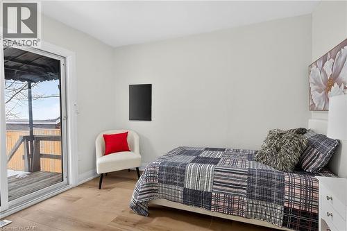 191 East 32Nd Street, Hamilton, ON - Indoor Photo Showing Bedroom
