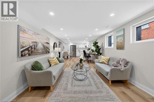 191 East 32Nd Street, Hamilton, ON - Indoor Photo Showing Living Room