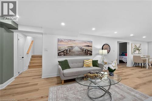 191 East 32Nd Street, Hamilton, ON - Indoor Photo Showing Living Room