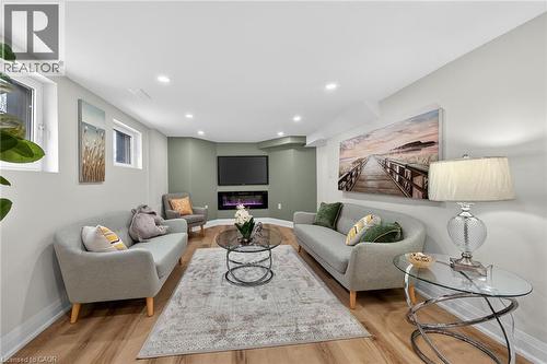 191 East 32Nd Street, Hamilton, ON - Indoor Photo Showing Living Room