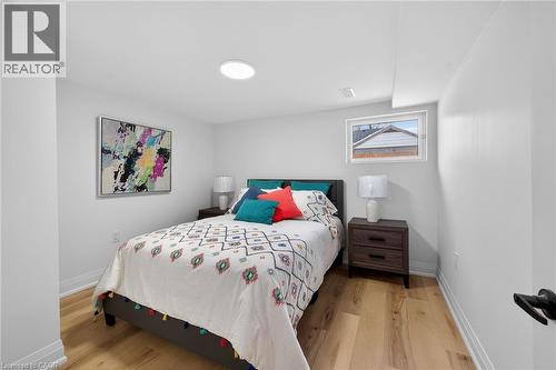 191 East 32Nd Street, Hamilton, ON - Indoor Photo Showing Bedroom