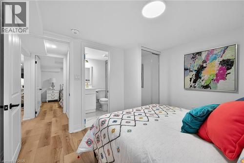 191 East 32Nd Street, Hamilton, ON - Indoor Photo Showing Bedroom