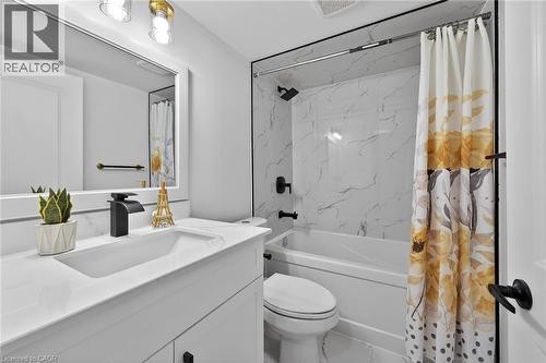 191 East 32Nd Street, Hamilton, ON - Indoor Photo Showing Bathroom