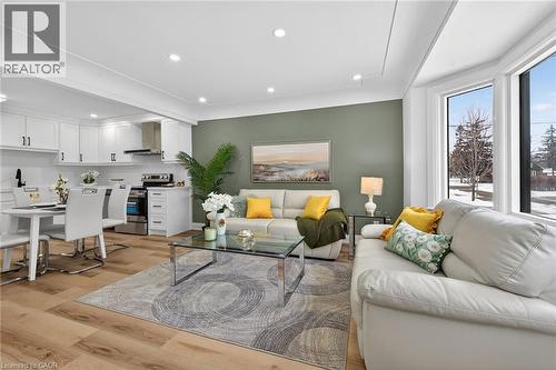 191 East 32Nd Street, Hamilton, ON - Indoor Photo Showing Living Room