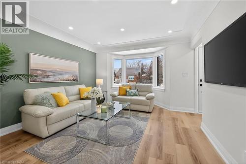191 East 32Nd Street, Hamilton, ON - Indoor Photo Showing Living Room