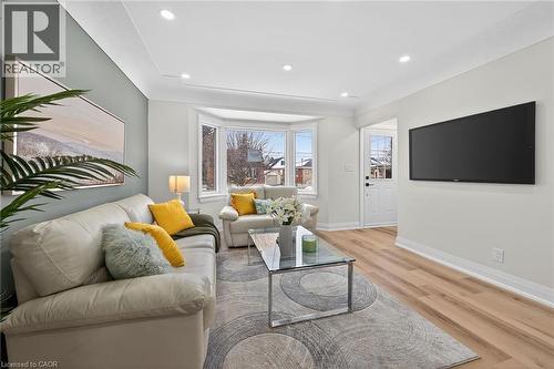 191 East 32Nd Street, Hamilton, ON - Indoor Photo Showing Living Room