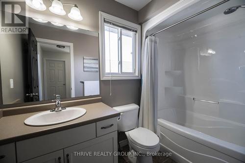 11 Westlake Drive, St. Thomas, ON - Indoor Photo Showing Bathroom