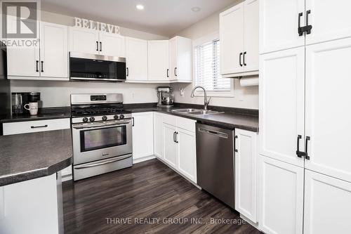 11 Westlake Drive, St. Thomas, ON - Indoor Photo Showing Kitchen With Double Sink