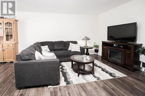 11 Westlake Drive, St. Thomas, ON - Indoor Photo Showing Living Room