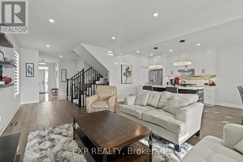 3919 Mitchell Crescent, Fort Erie (Black Creek), ON - Indoor Photo Showing Living Room