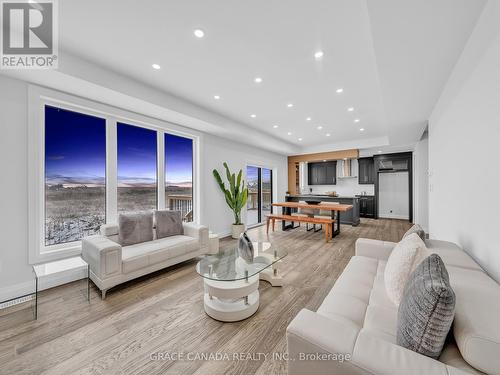 118 Bear Street, Essex, ON - Indoor Photo Showing Living Room