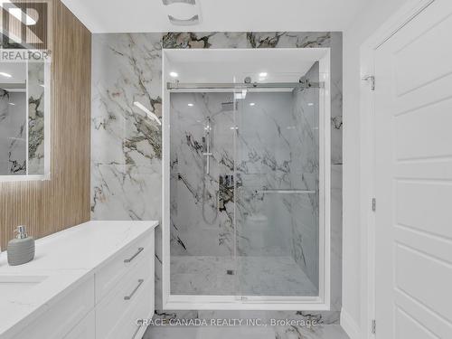 118 Bear Street, Essex, ON - Indoor Photo Showing Bathroom