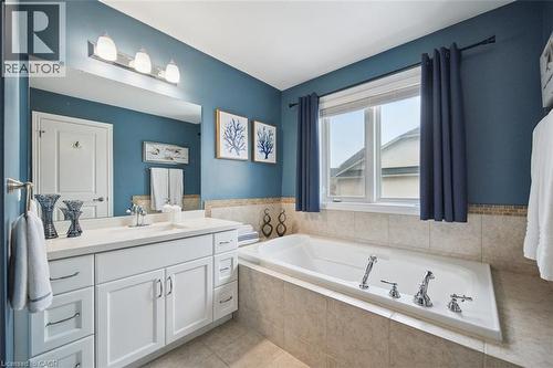 105 Oakhaven Place, Ancaster, ON - Indoor Photo Showing Bathroom