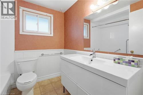 66 Geneva Crescent, Kitchener, ON - Indoor Photo Showing Bathroom